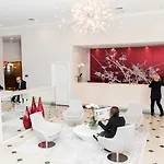 The Point Hotel & Suites Universal